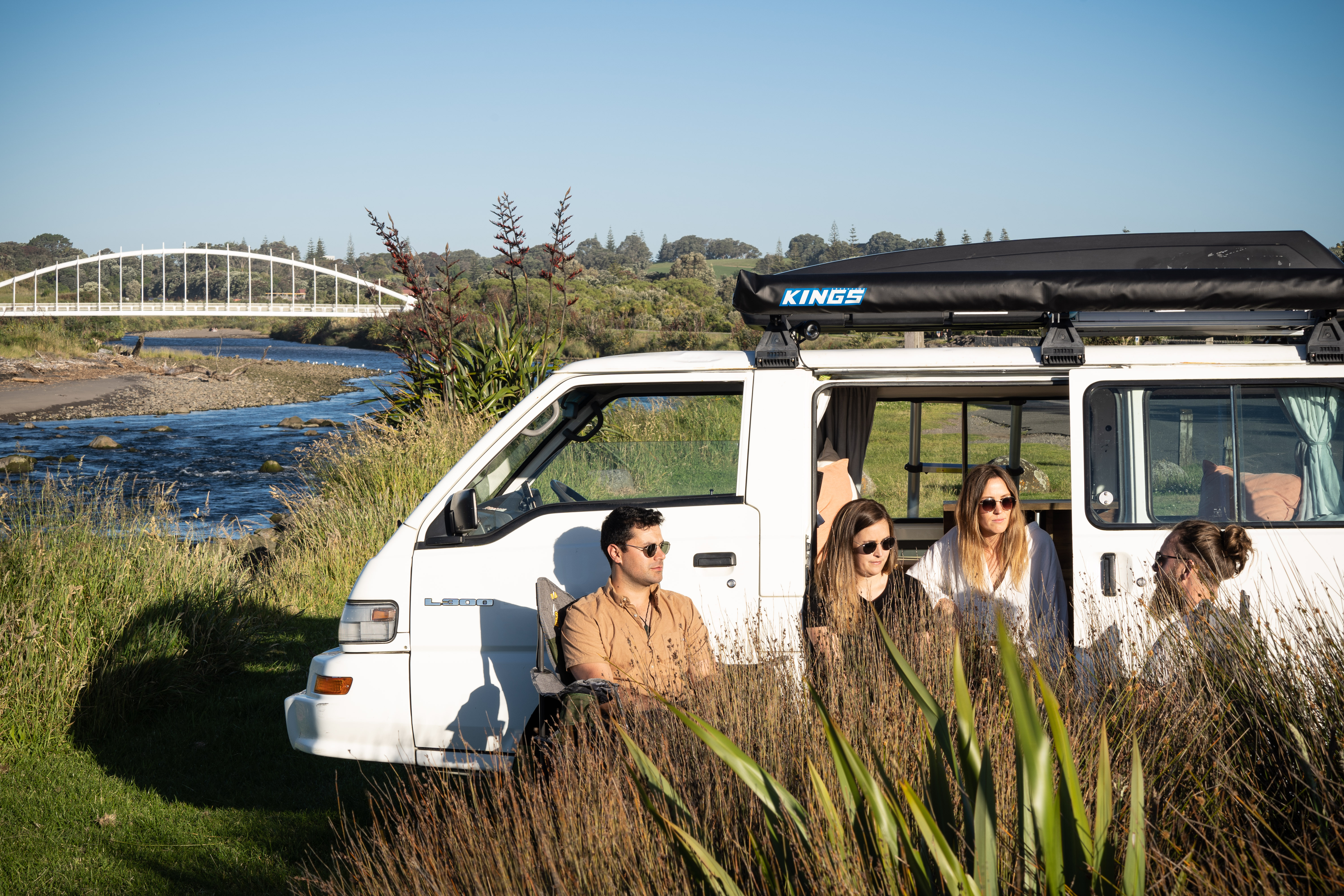 221324 friends visiting te rewa rewa bridge in van